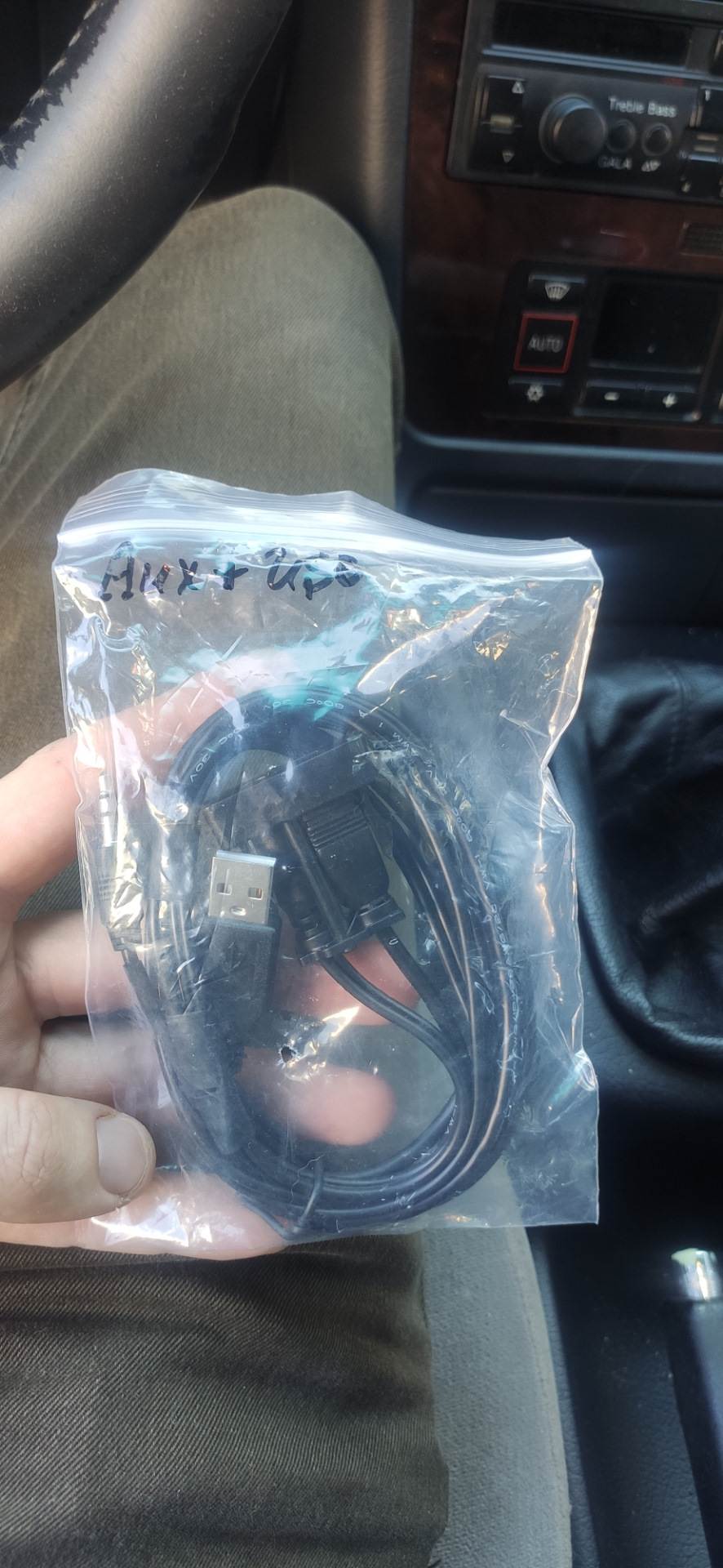 Висновки AUX та USB для магнітофона AUDI Delta CC 1
