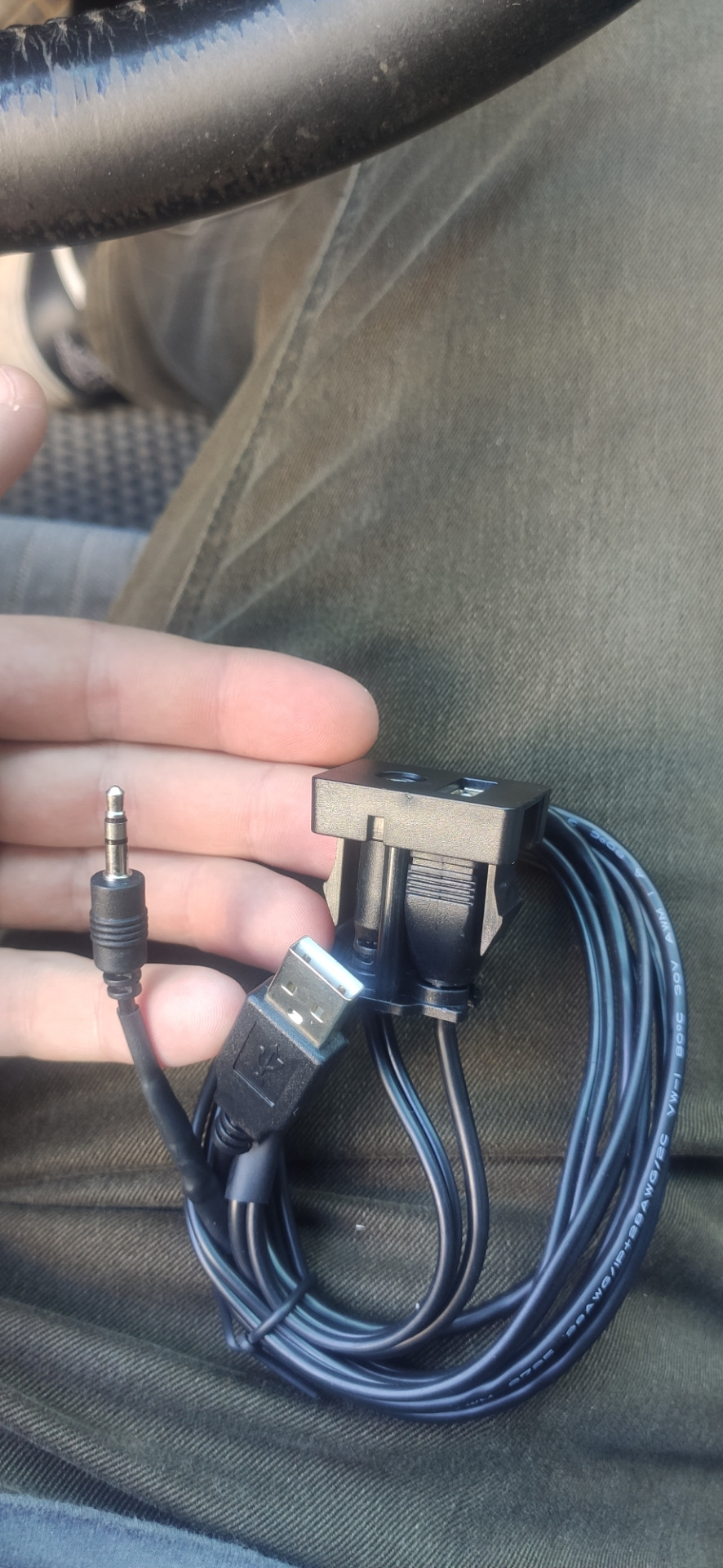 Висновки AUX та USB для магнітофона AUDI Delta CC 3