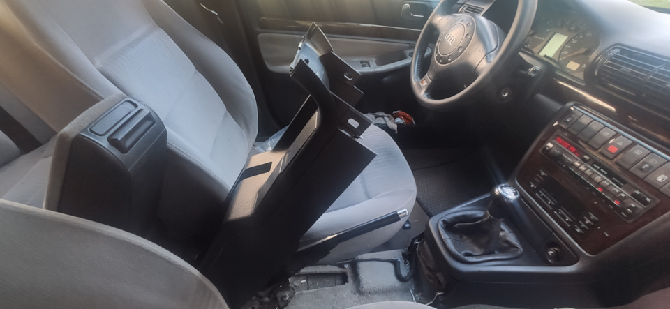 Висновки AUX та USB для магнітофона AUDI Delta CC 5