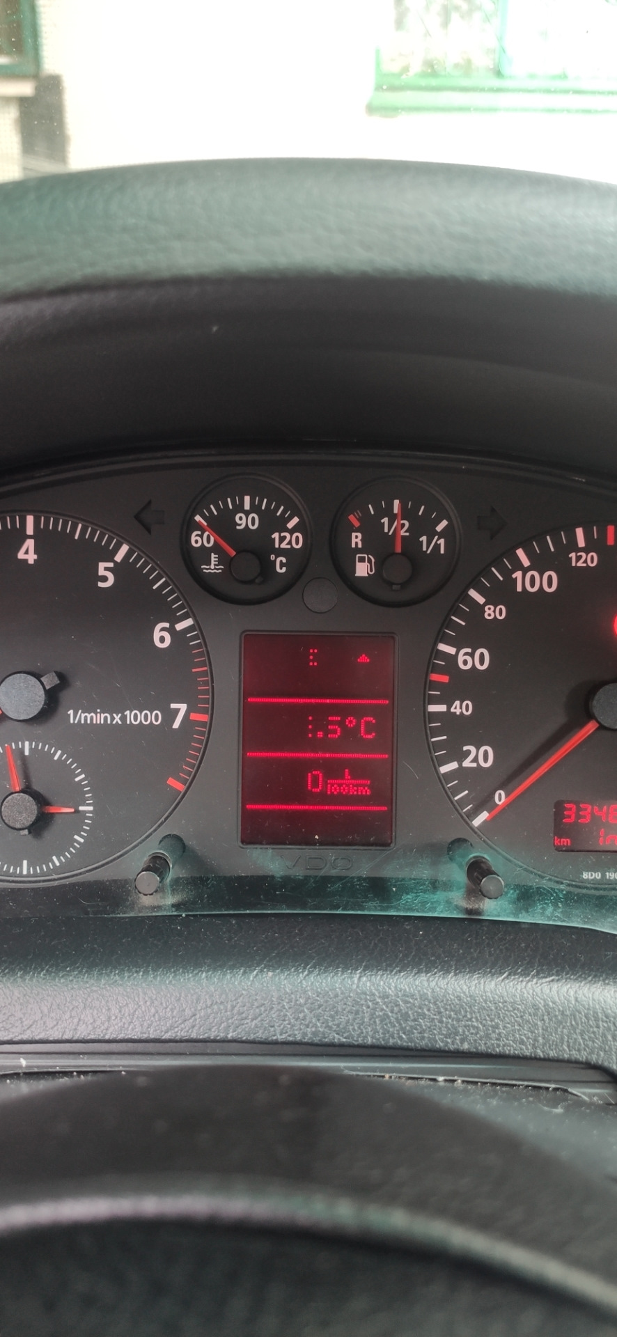 Заміна шлейфу екрана бортового комп'ютера на панелі приладів Audi VDO IMMO 1 1