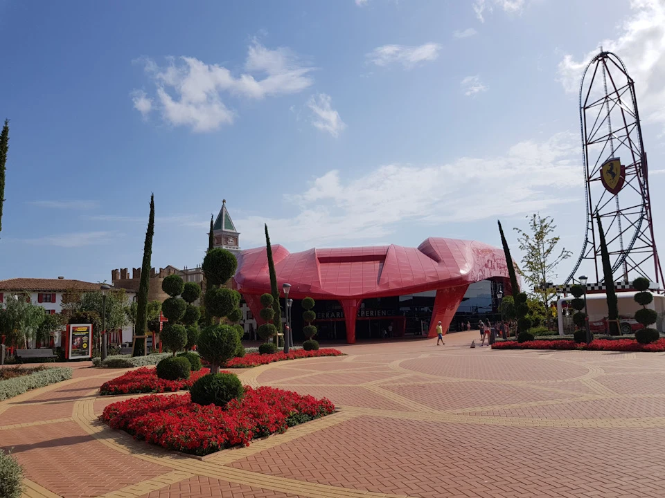 Відвідав Ferrari-land у Салоу (Іспанія)