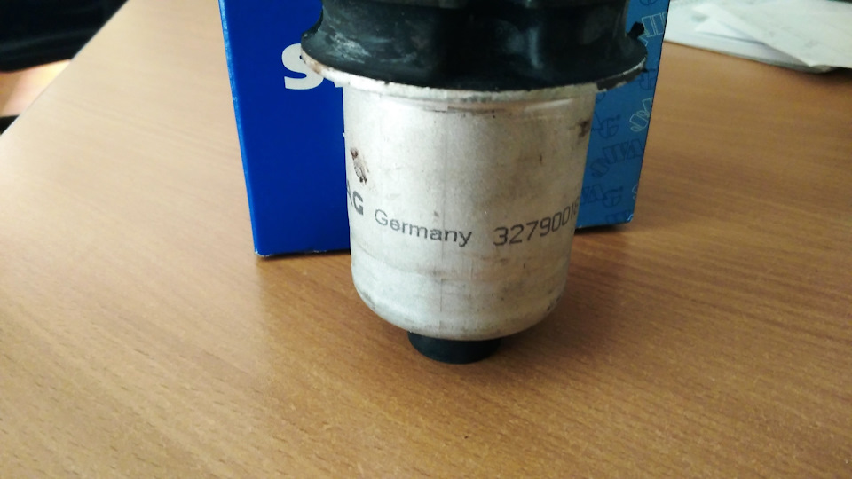 Сайлентблок задньої балки Audi A4 b5 1,8 turbo 5