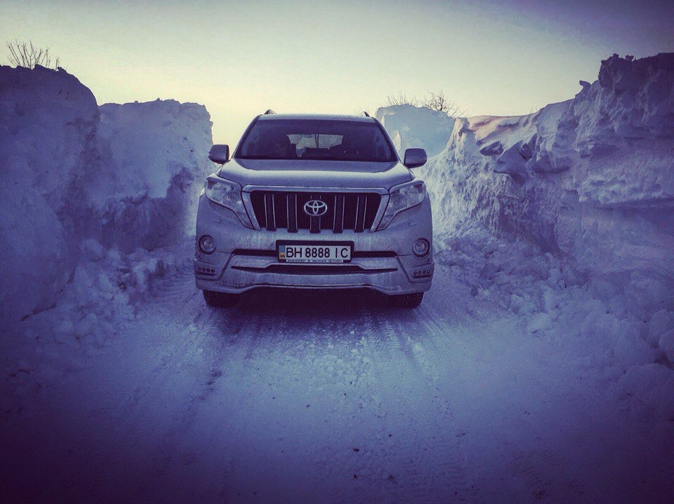 У нас трохи снігу насипало!))) 1