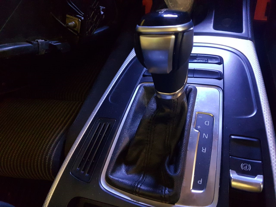 Ручка АКПП від VW в Audi A4 B8 5