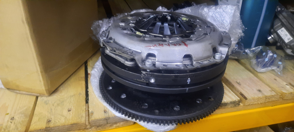 Одномасовий маховик та сцепа rs4 b7 2