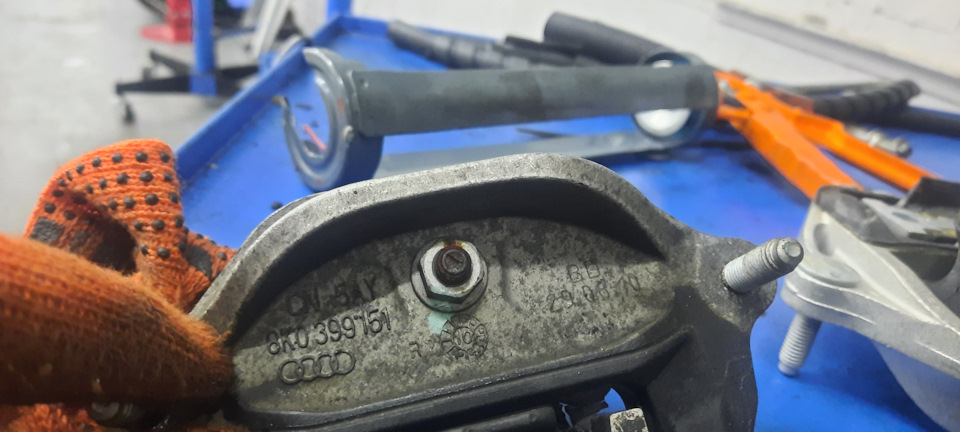 Опора кпп від s4 3.0 tfsi 2