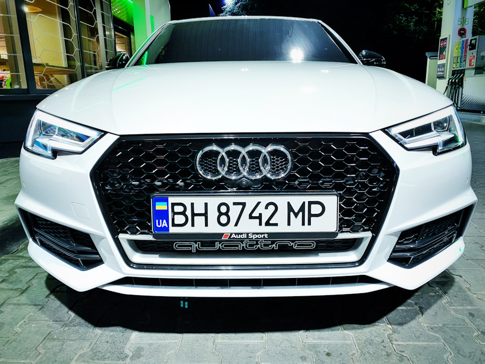 Решітка радіатора RS4 HoneyComb (друга) 1