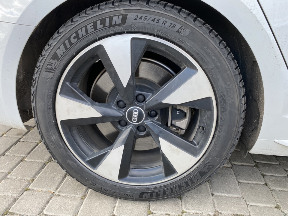 Питання встануть Michelin Pilot Alpin PA5 245/45 R18 1