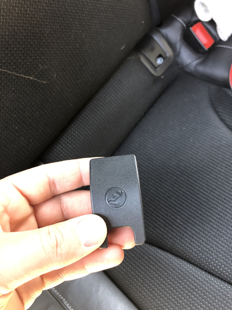 Заглушки isofix 2