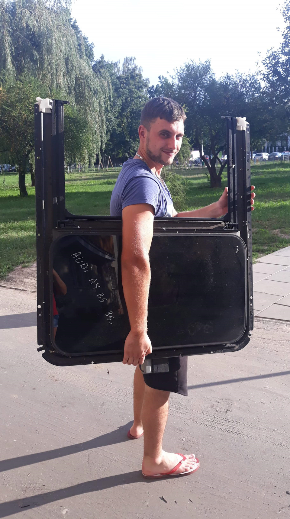 Новий люк став на своє місце. 1