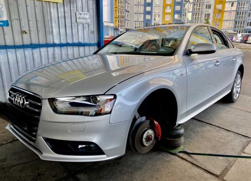 Красимо гальмівні супорти Audi A4 B8 s-line 252 к.с. 1