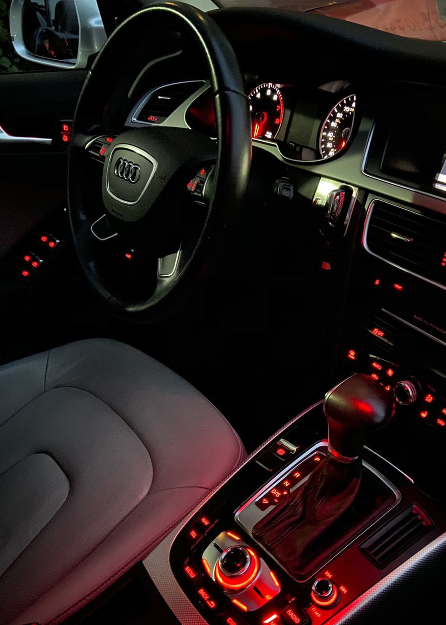 Підсвічування дверей Audi A4 голограма значка 3