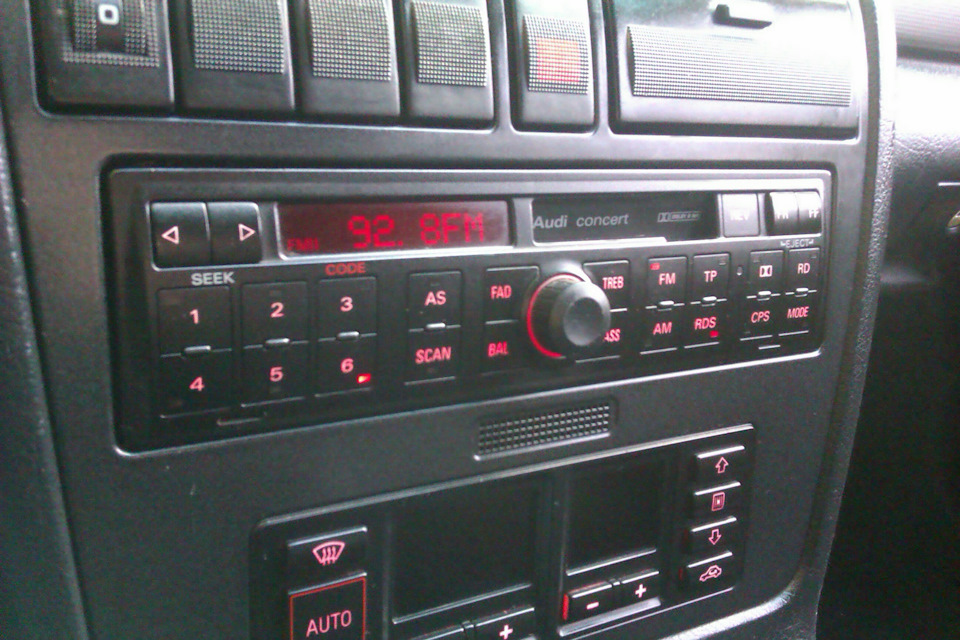Новий мафон з USB, AUDI Concert Plus 1