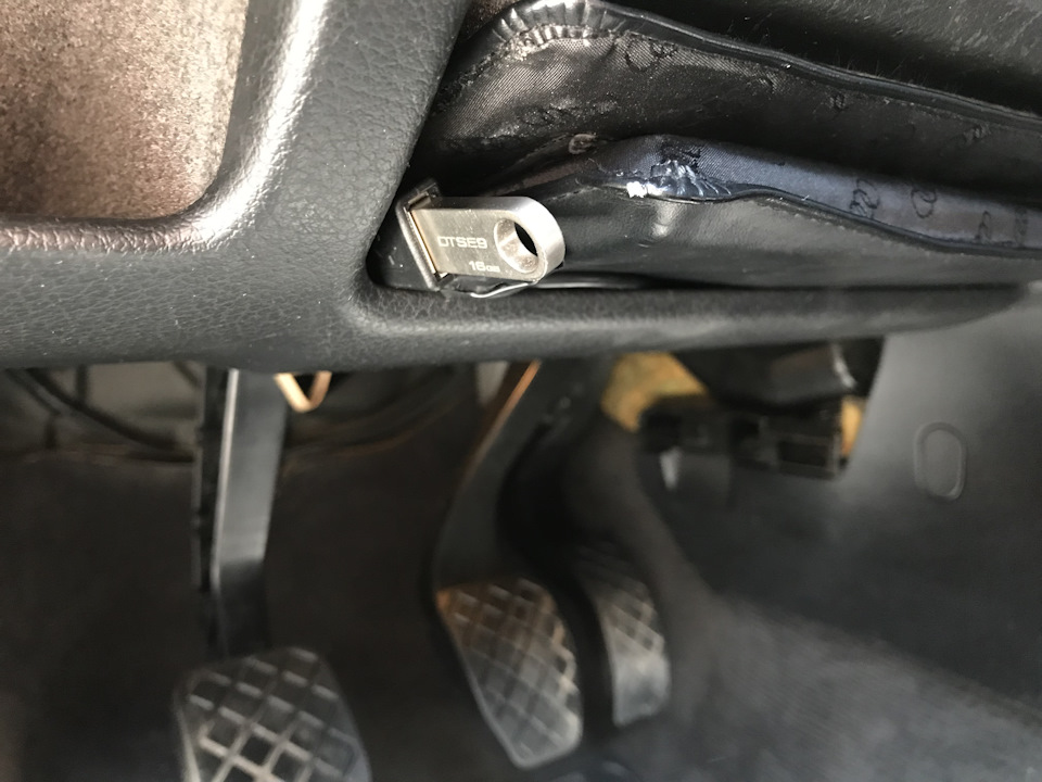 USB AUX адаптер VAG на штатній магнітолу Audi Concert 4