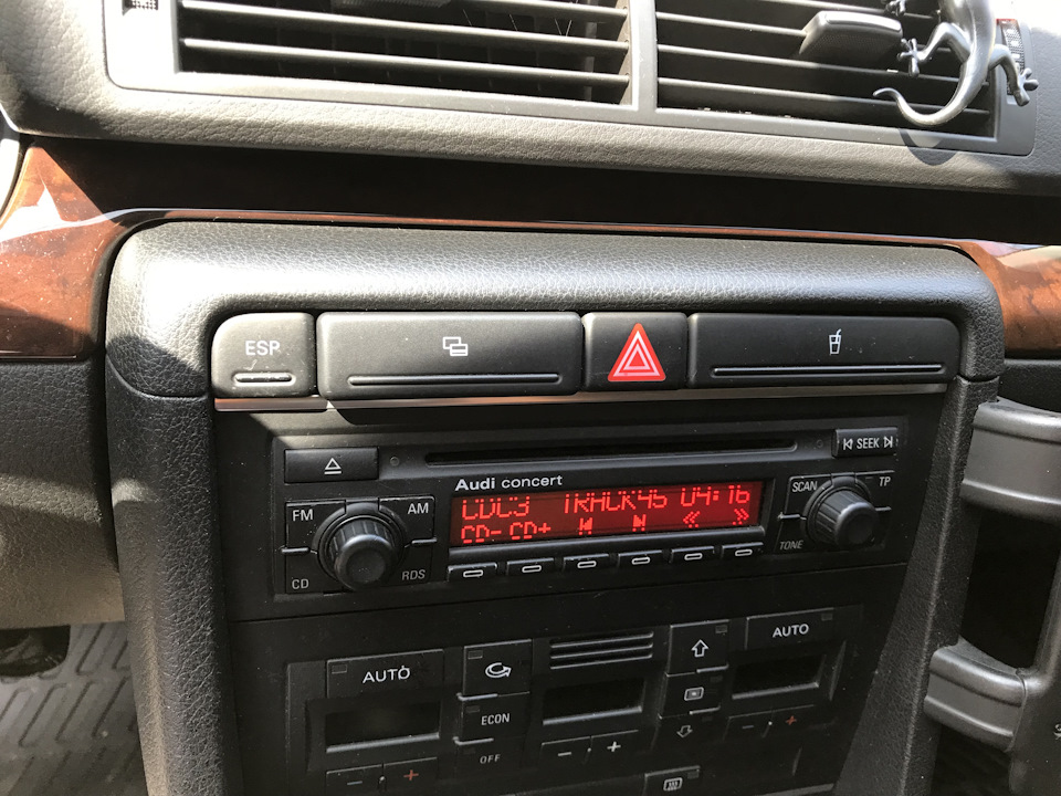 USB AUX адаптер VAG на штатній магнітолу Audi Concert 3