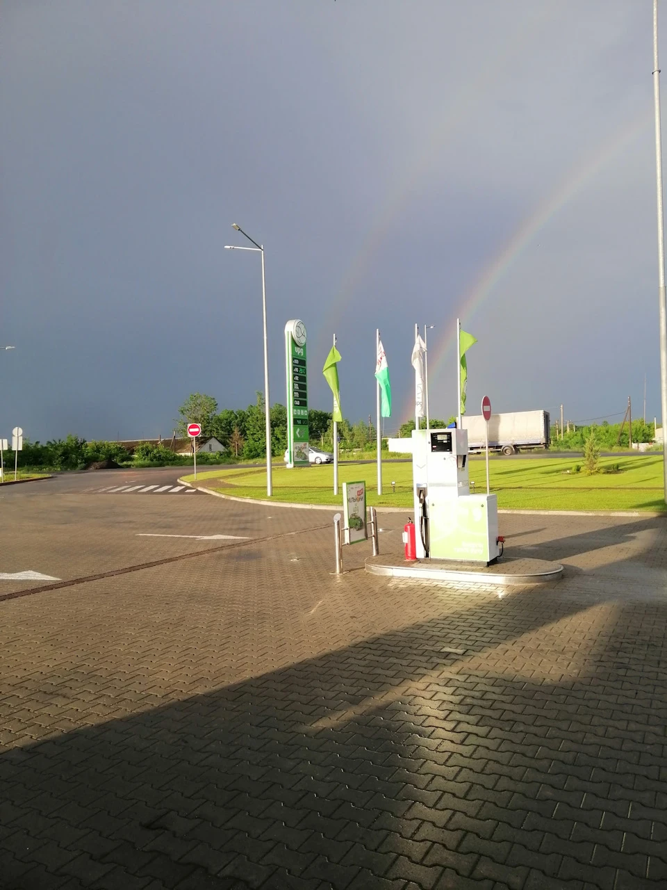 Заправка бензом A100 від UPG та ужин з друзями…
