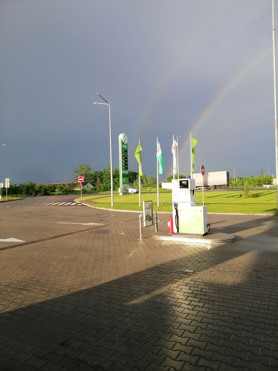 Заправка бензом A100 від UPG та ужин з друзями… 1