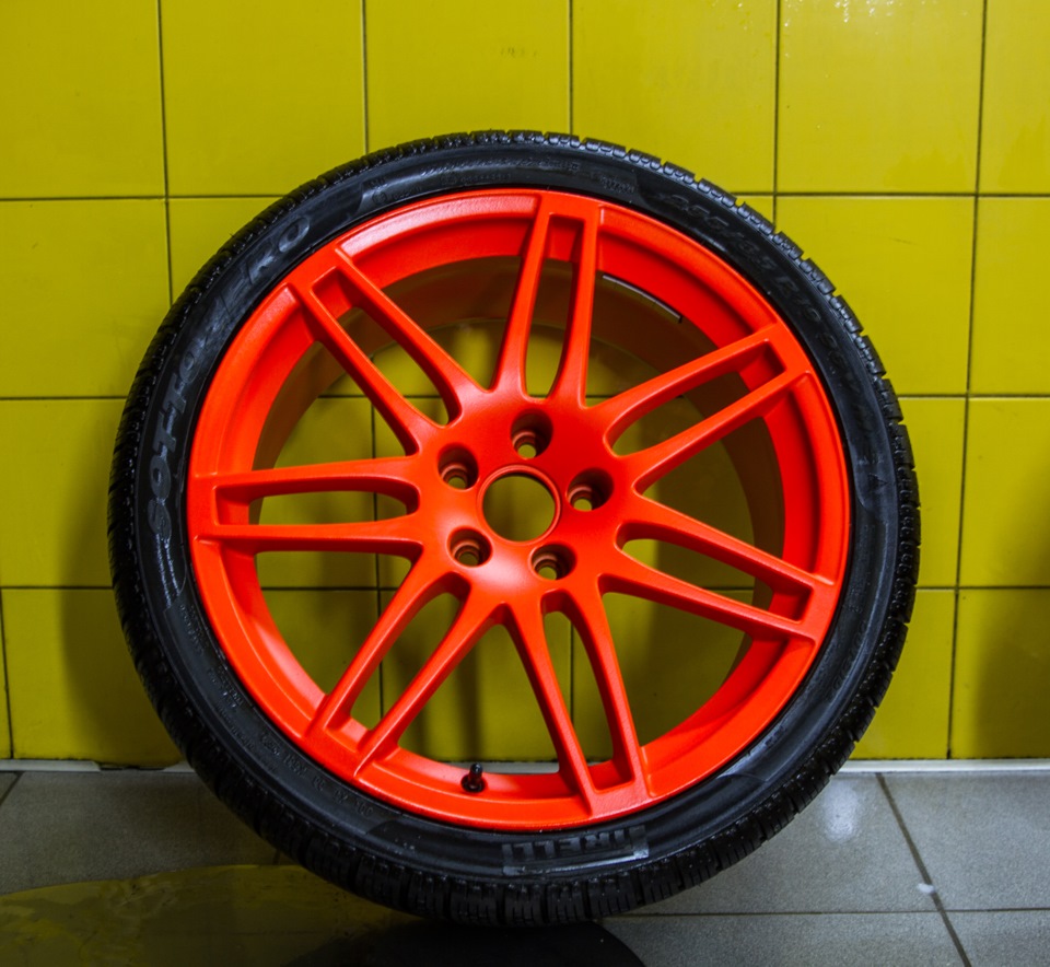 До яскравих дисків, яскрава гума: PIRELLI Winter 240 Sottozero II 4