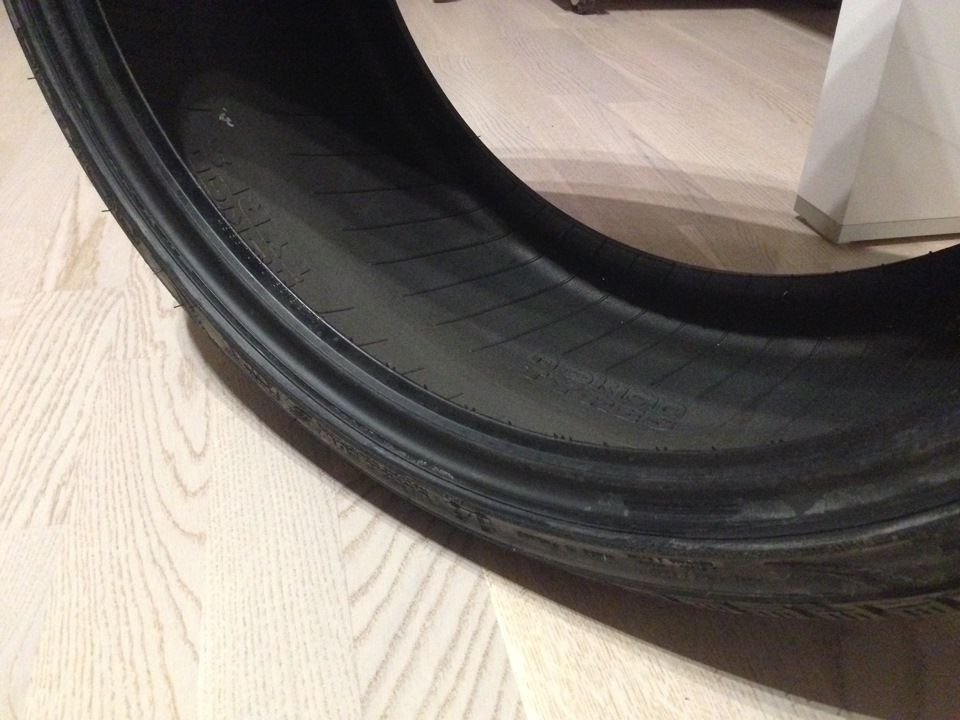 Winter mode: Nokian Hakkapeliitta R 235/35/19 2