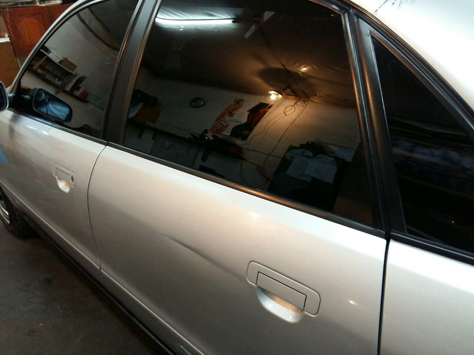 Тонування скла на Audi A4 B5 4
