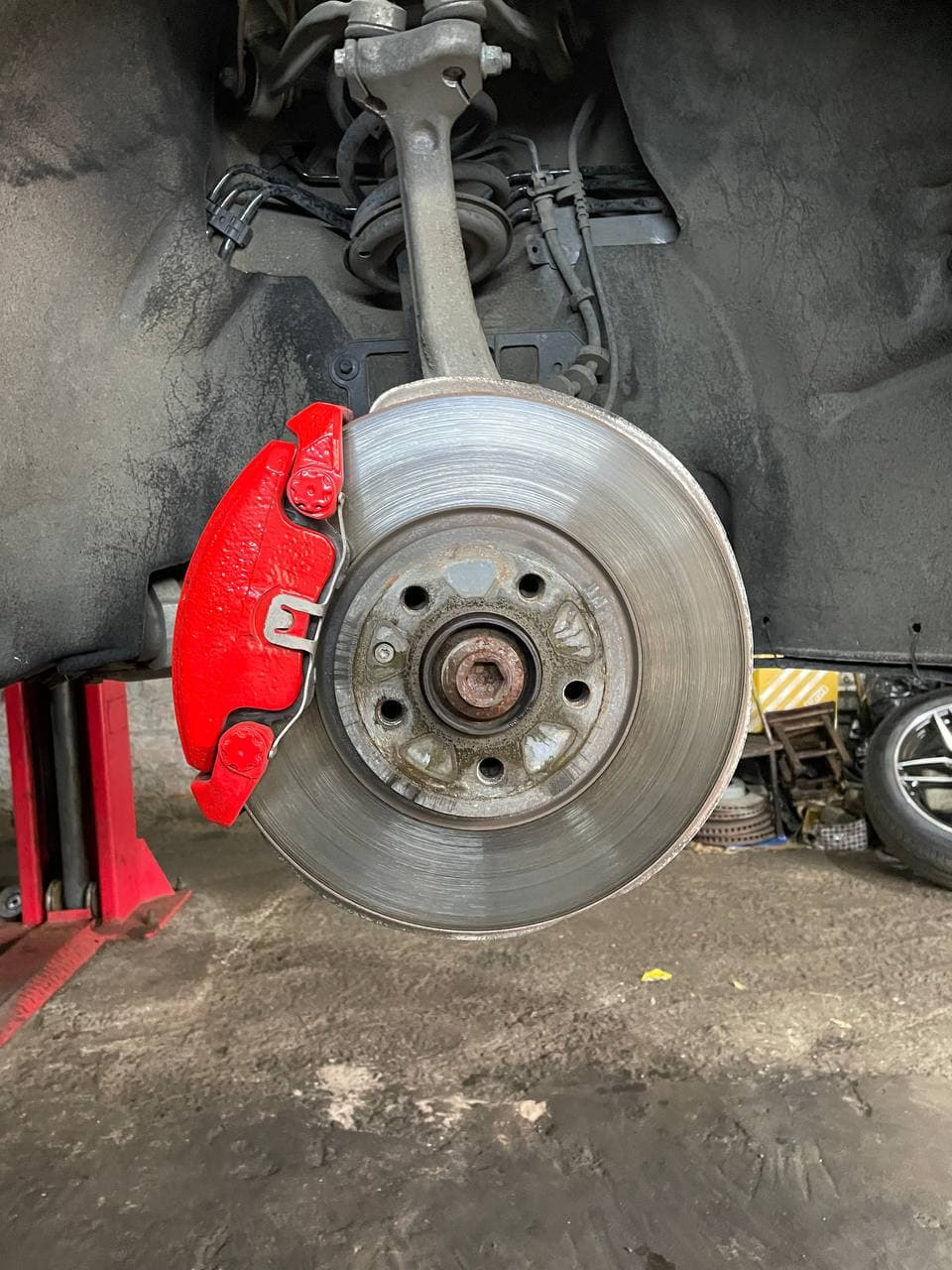 Передні супорти Brembo від Audi Q5 80A 1