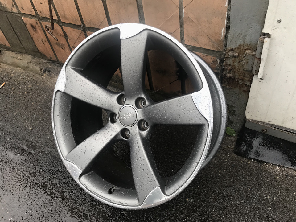 Зима на носі. Audi Rotor R19 2