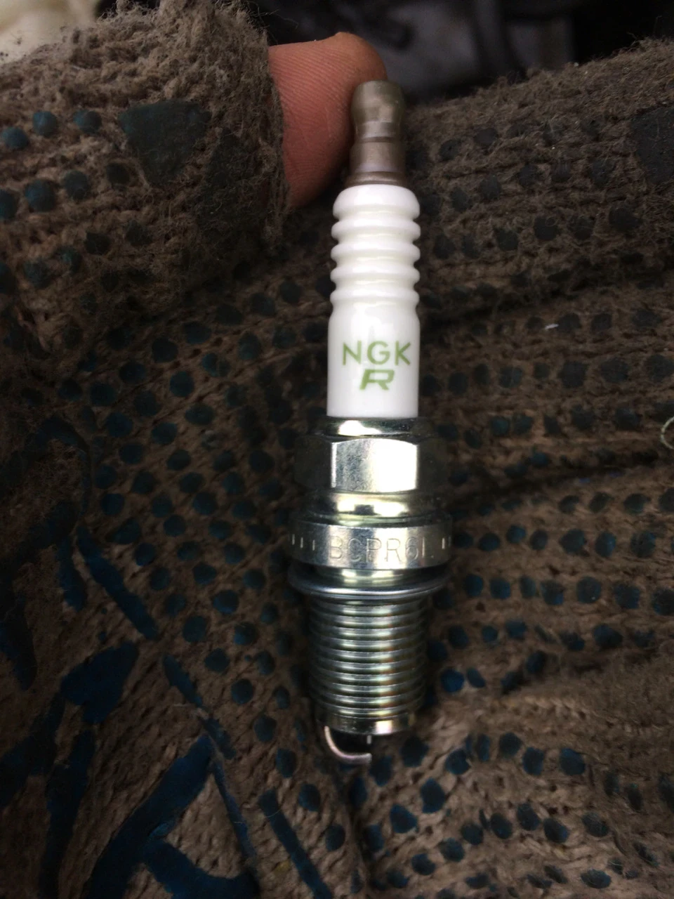 NGK R