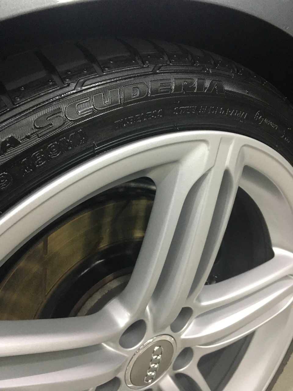 Bridgestone Potenza RE050A Scuderia 245/35 R19