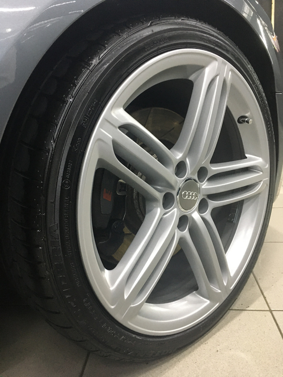 Bridgestone Potenza RE050A Scuderia 245/35 R19 3
