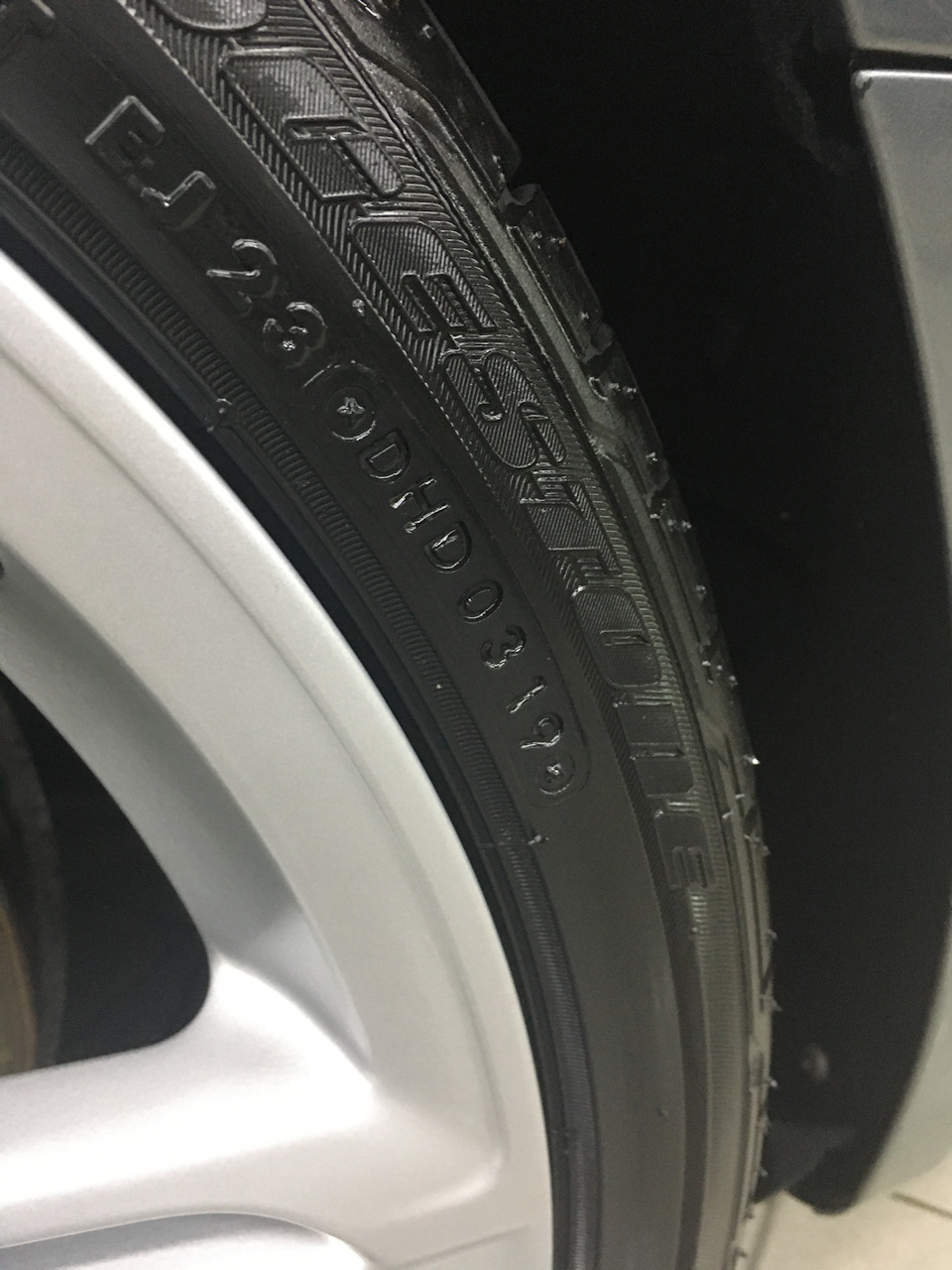 Bridgestone Potenza RE050A Scuderia 245/35 R19 4