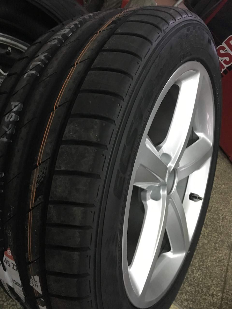Гума KUMHO ECSTA PS71 та фарбування дисків 5