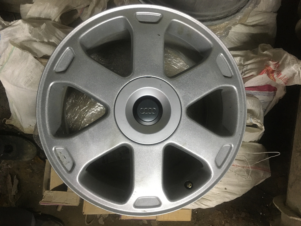 Авуси або ж - SPEEDLINE R17 8J ЕТ35 (4B3 601 025 N) 5