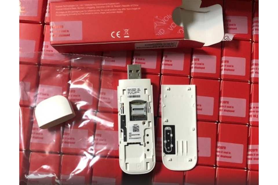 Huawei E8372h-153 4G Wi-Fi роутер-модем в машину 1