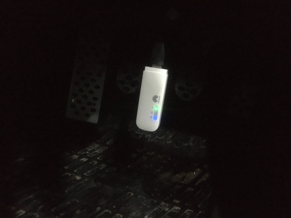 Huawei E8372h-153 4G Wi-Fi роутер-модем в машину 3