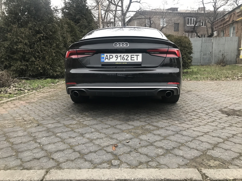 Задній бампер S 3