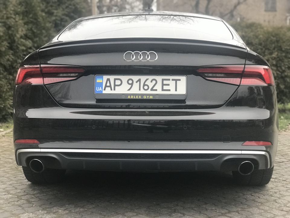 Задній бампер S 4