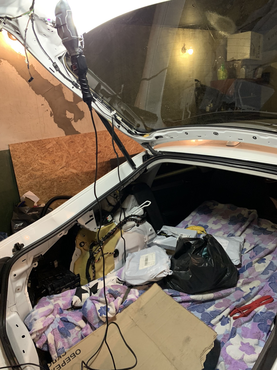 Електропривід багажника audi a5 T8 2