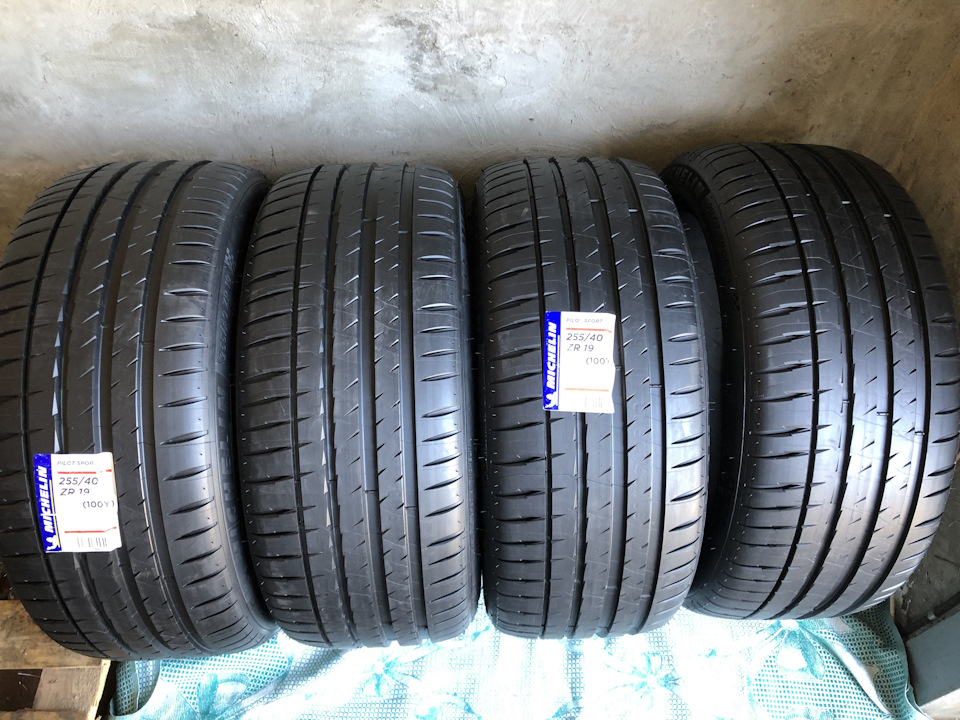 Michelin pilot sport 4 255/40/19 1
