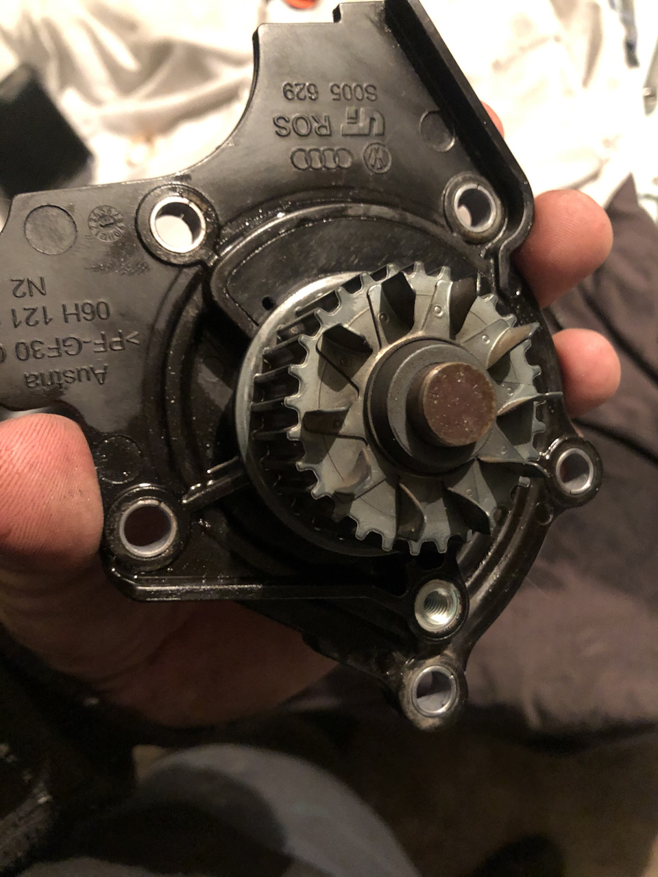 потекла помпа audi a5 заміна на Hepu P659 3