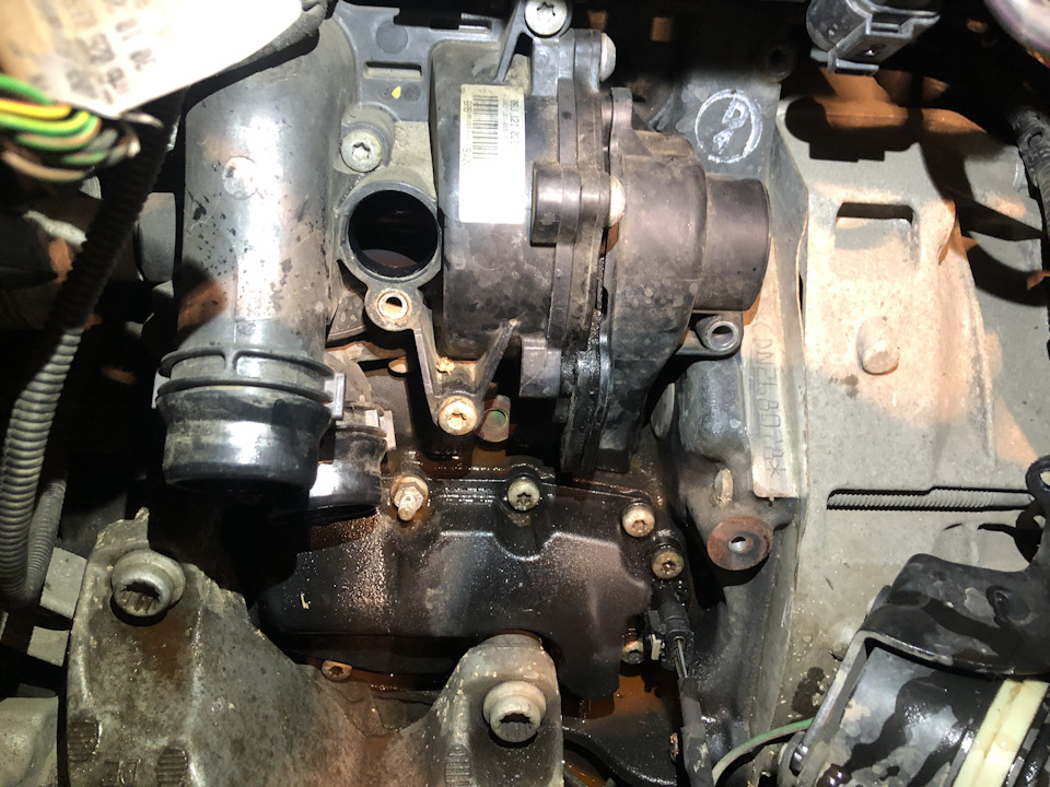 потекла помпа audi a5 заміна на Hepu P659 2