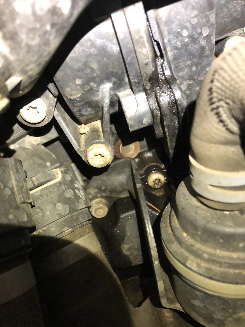 потекла помпа audi a5 заміна на Hepu P659