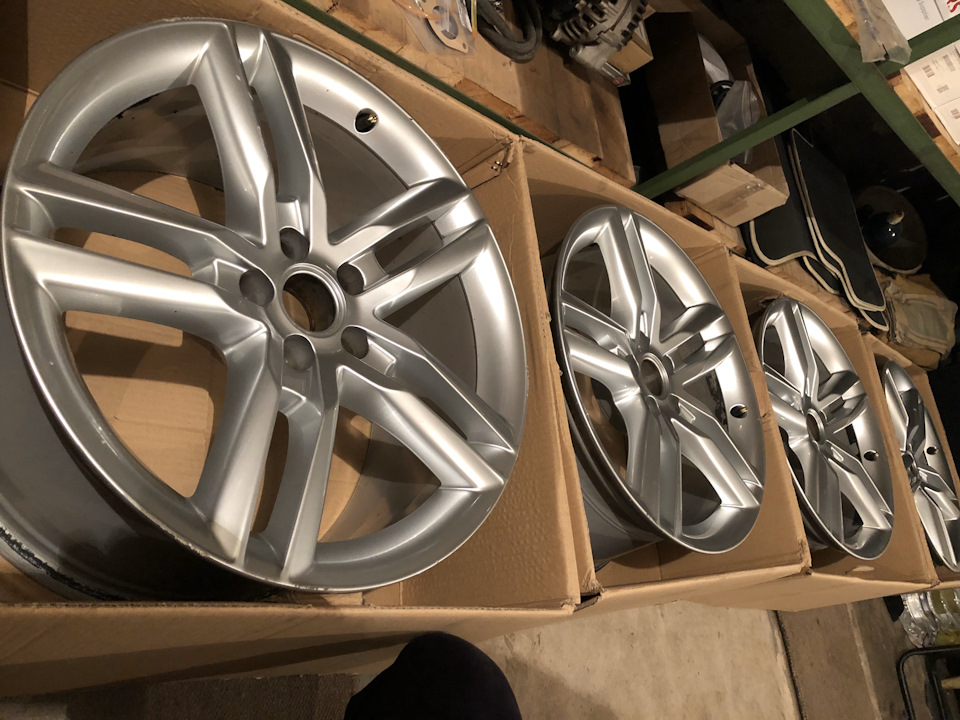 Решено R19 с audi a7 4H0601025AS 2