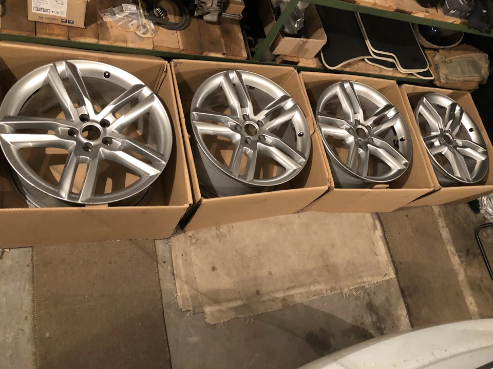Решено R19 с audi a7 4H0601025AS