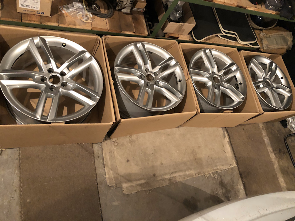 Решено R19 с audi a7 4H0601025AS 1