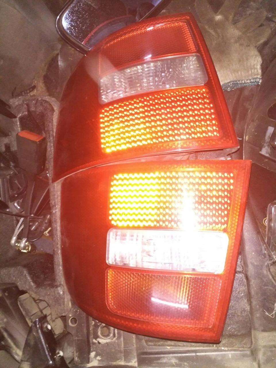 Запчастини на Ауді А6С5 2001 року 3