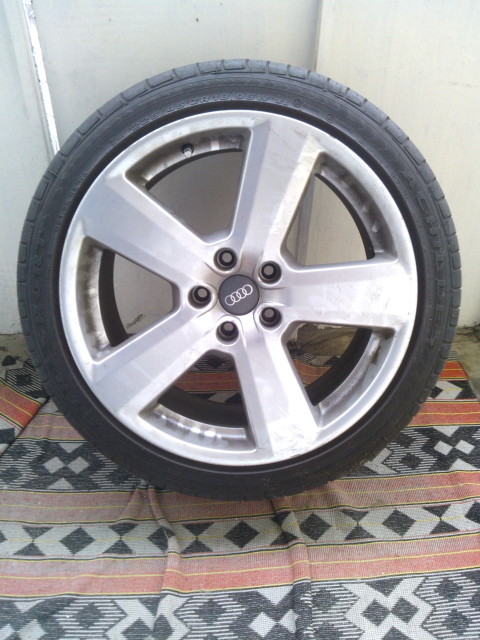 Продам гуму 225/45 ZR18 5