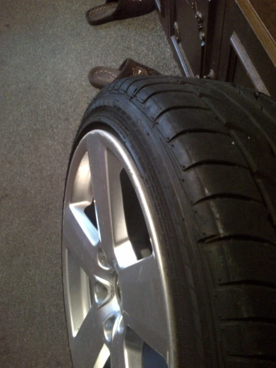 Продам гуму 225/45 ZR18
