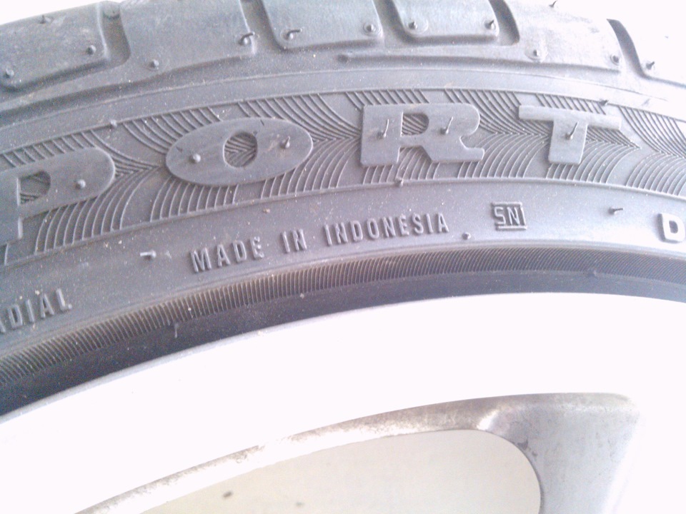 Продам гуму 225/45 ZR18 4