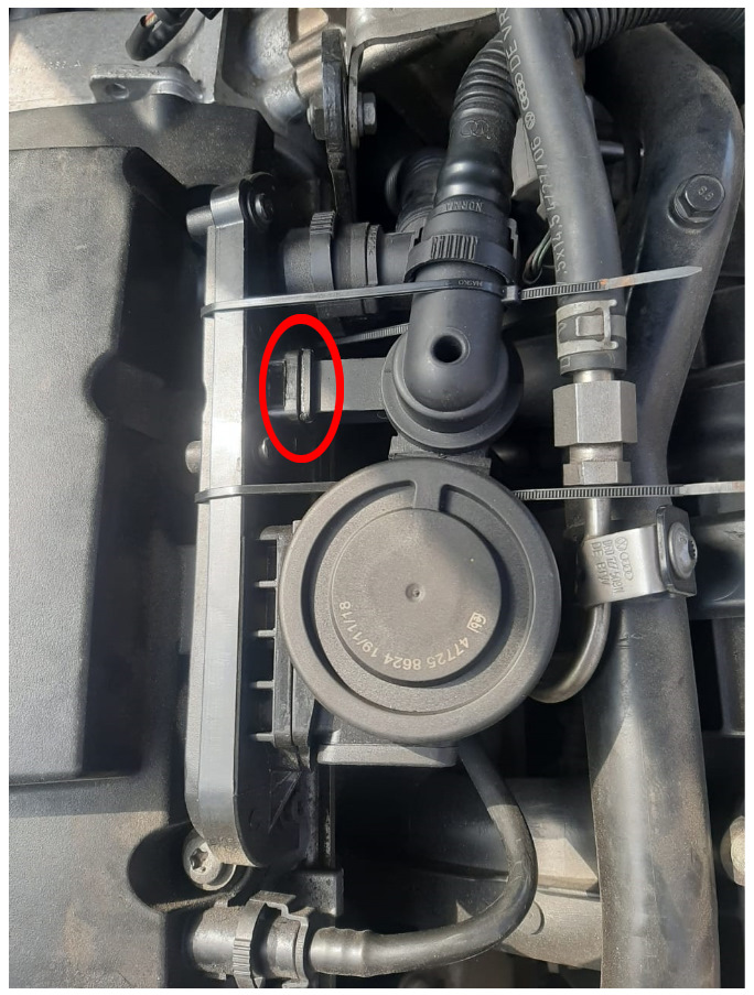Заміна клапана вентиляції картерних газів (VAG 06F 129 101 R) 1