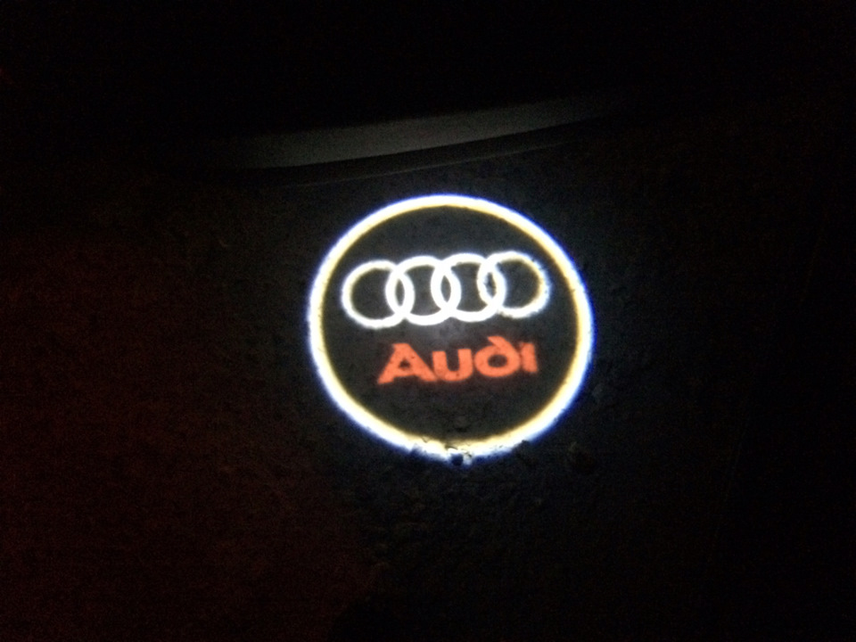 Логотип Audi замість підсвічування дверей 1